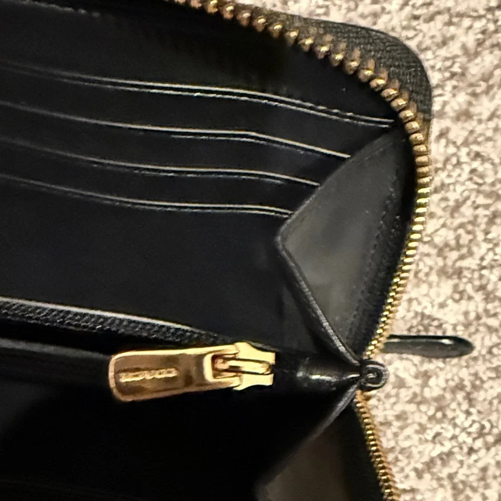 Coach Black Embossed Leather Wallet - Picture 2 of 4
